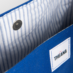 doublure blanche rayée bleue en coton et bouton aimanté – mini sac bleu électrique THEANA