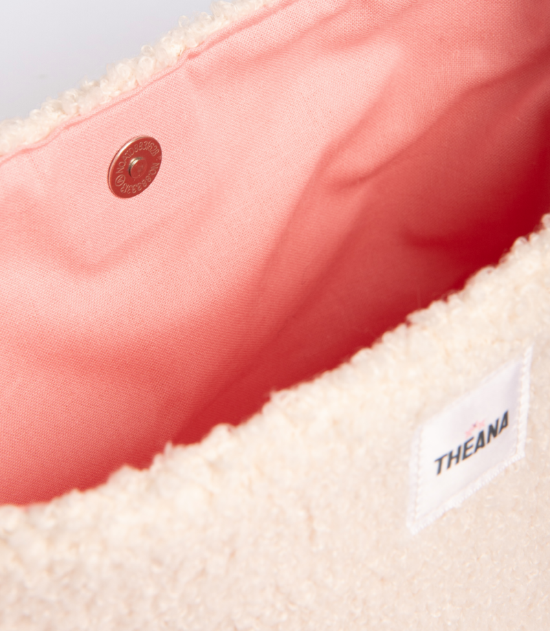 doublure rose en coton et bouton aimanté – mini sac beige en tissu bouclette THEANA
