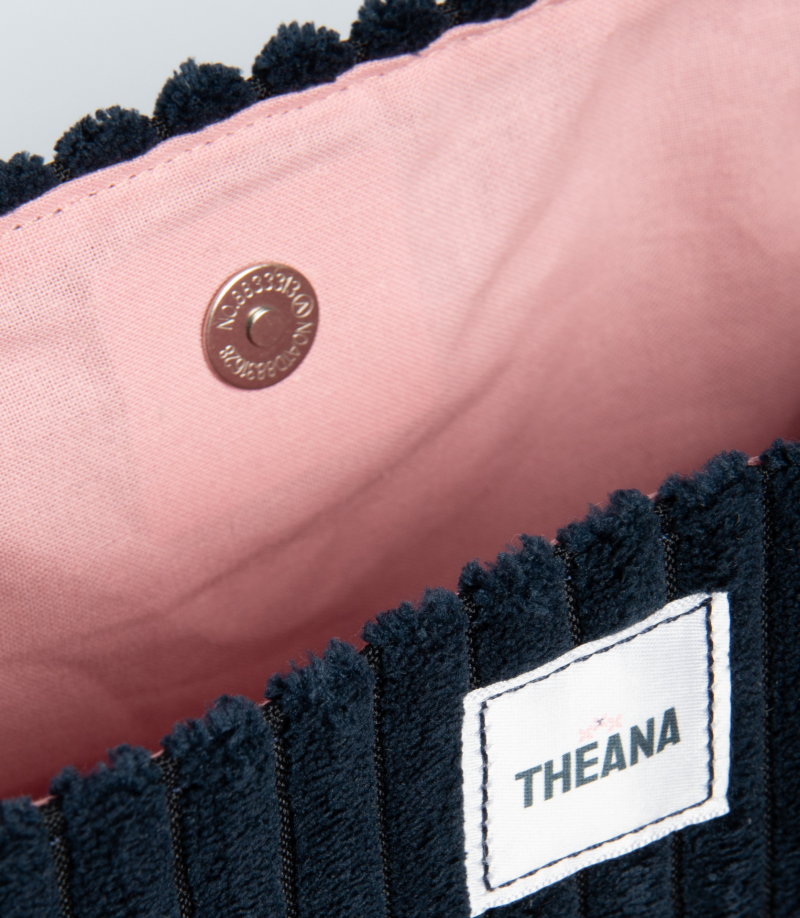 doublure rose en coton et bouton aimanté – mini sac bleu marine en velours côtelé THEANA