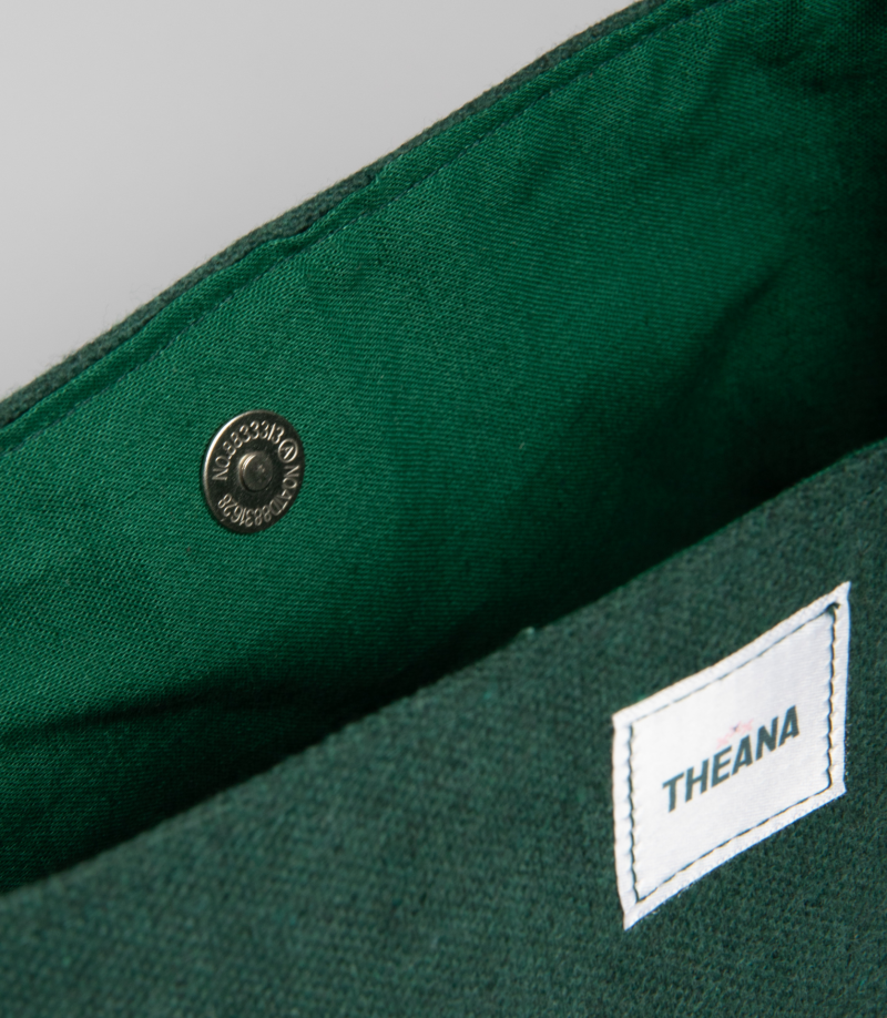 Intérieur en coton et bouton aimanté du mini sac THEANA doublure en coton vert sapin et bouton aimanté – mini sac Theana