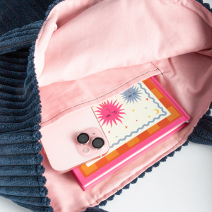 intérieur du tote bag bleu marine en velours côtelé avec doublure rose en coton et pochette – marque Theana