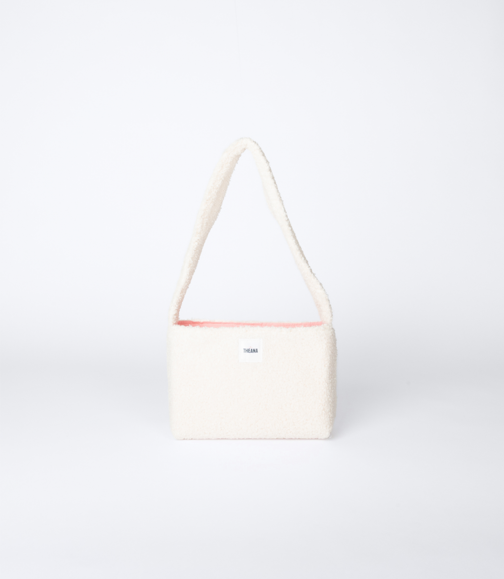 mini sac beige en tissu bouclette avec doublure rose et bouton aimanté – marque THEANA