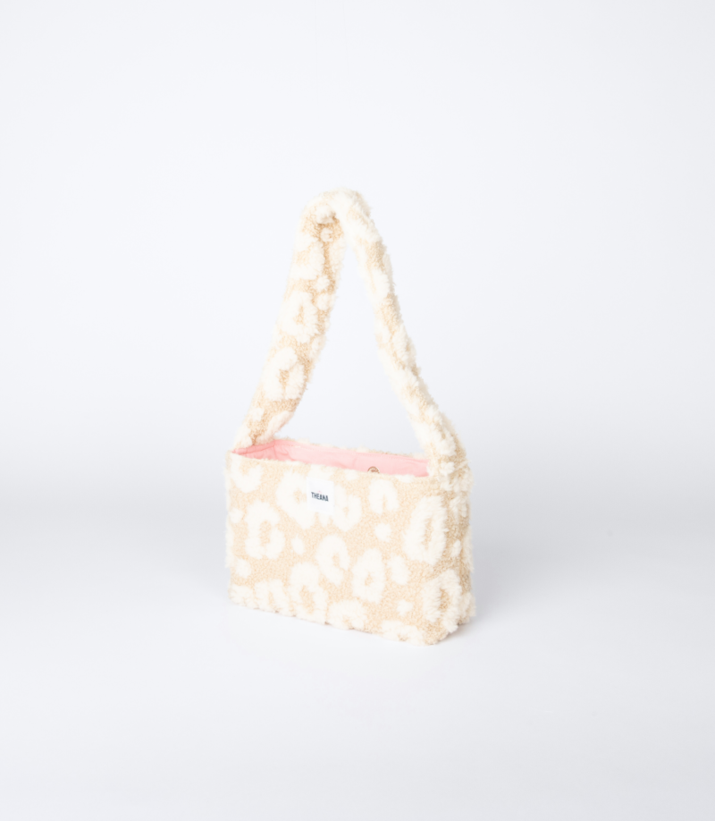 Mini sac léopard THEANA – vue 3/4 mini sac léopard effet bouclette – vue 3/4 – marque Theana