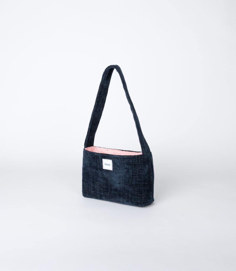 Mini sac THEANA en velours chenille bleu marine – vue 3/4 mini sac en velours chenille bleu marine – vue 3/4 – marque Theana
