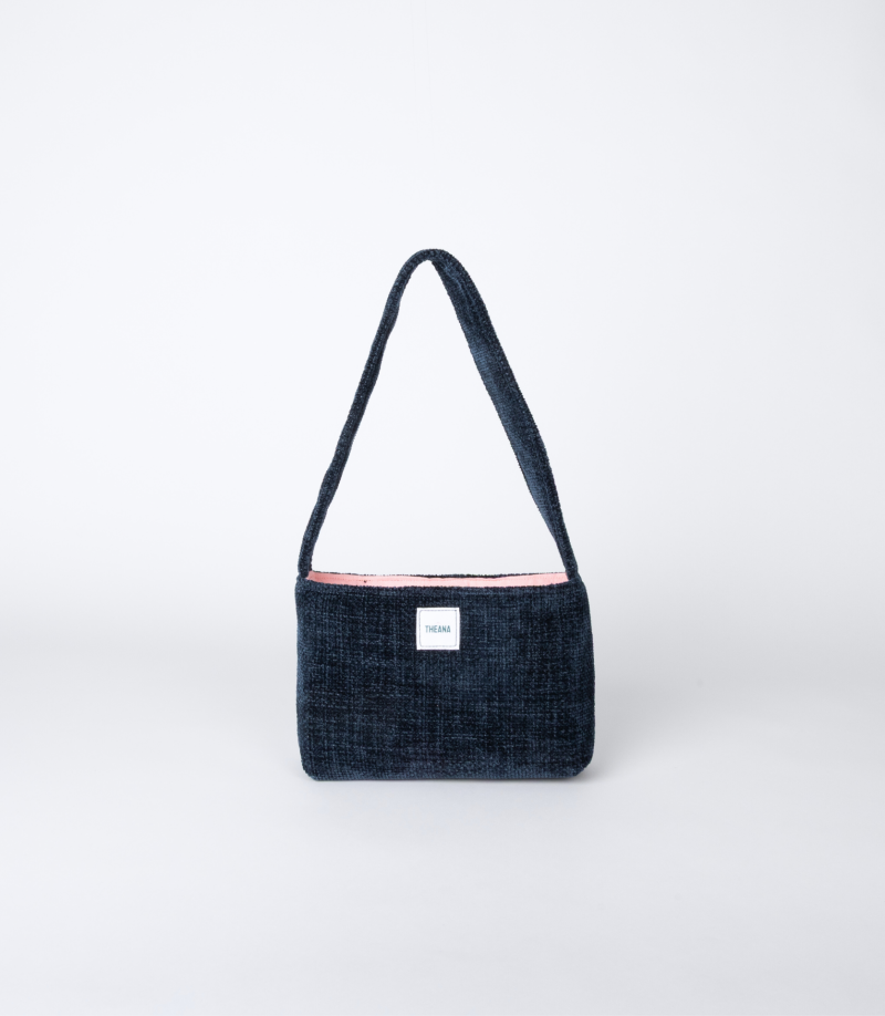 Mini sac bleu marine THEANA en velours chenille mini sac en velours chenille bleu marine très doux avec doublure rose et bouton aimanté – marque Theana