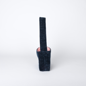 Mini sac en velours chenille bleu marine THEANA – profil mini sac en velours chenille bleu marine vu de profil – marque Theana