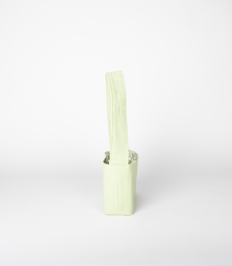 Mini sac en coton vert pomme THEANA – profil mini sac en coton vert pomme vu de profil – marque Theana