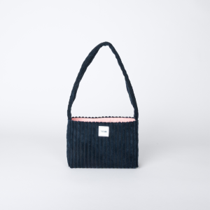 mini sac bleu marine en velours côtelé avec doublure rose et bouton aimanté – marque THEANA