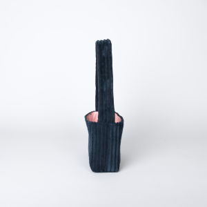 mini sac bleu marine en velours côtelé vu de profil – marque Theana