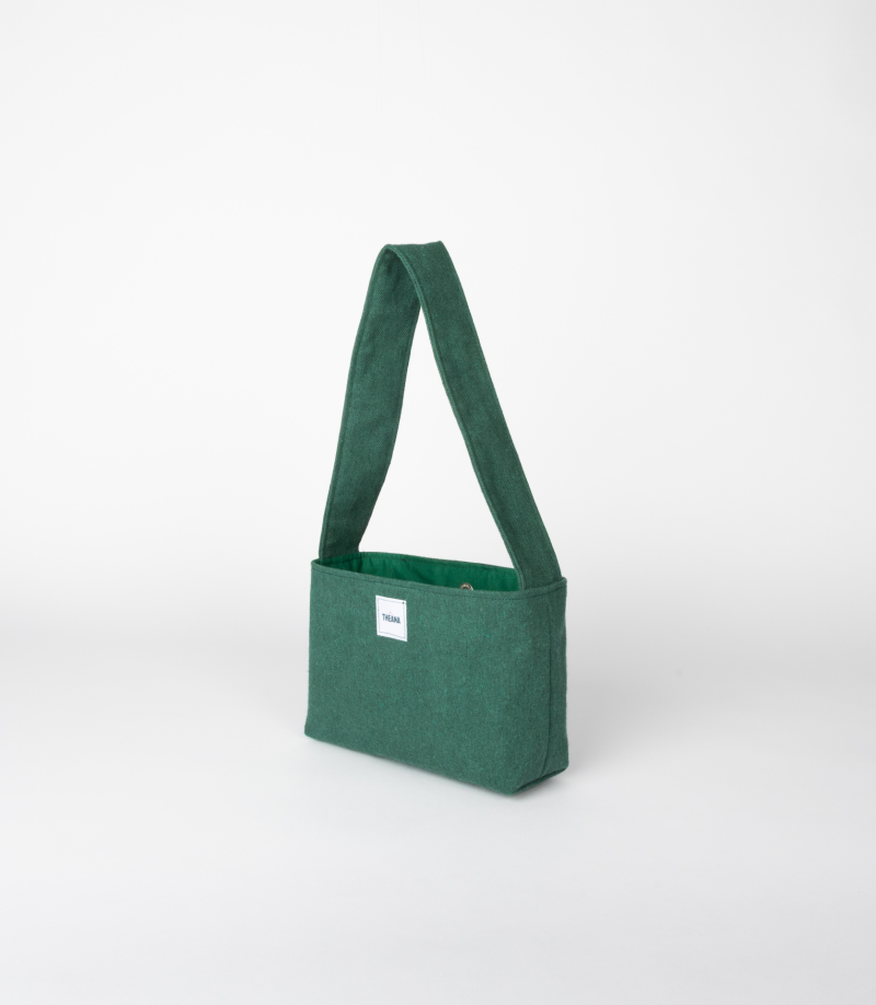 Mini sac vert sapin THEANA – vue 3/4 mini sac vert sapin – vue 3/4 – marque THEANA