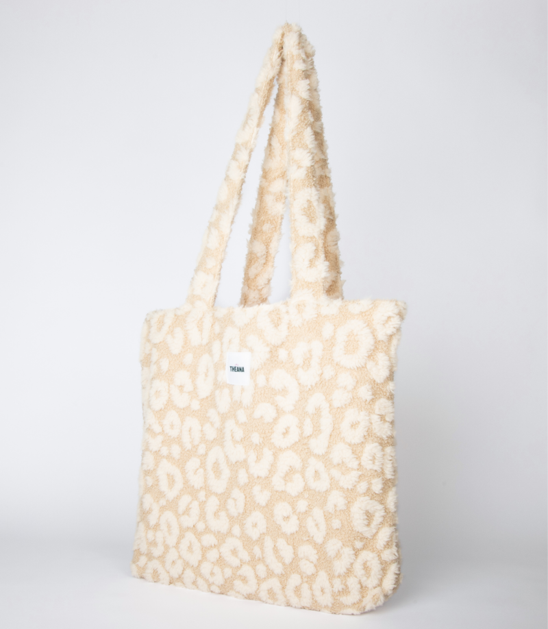 tote bag léopard en tissu bouclette – vue 3/4 – marque THEANA