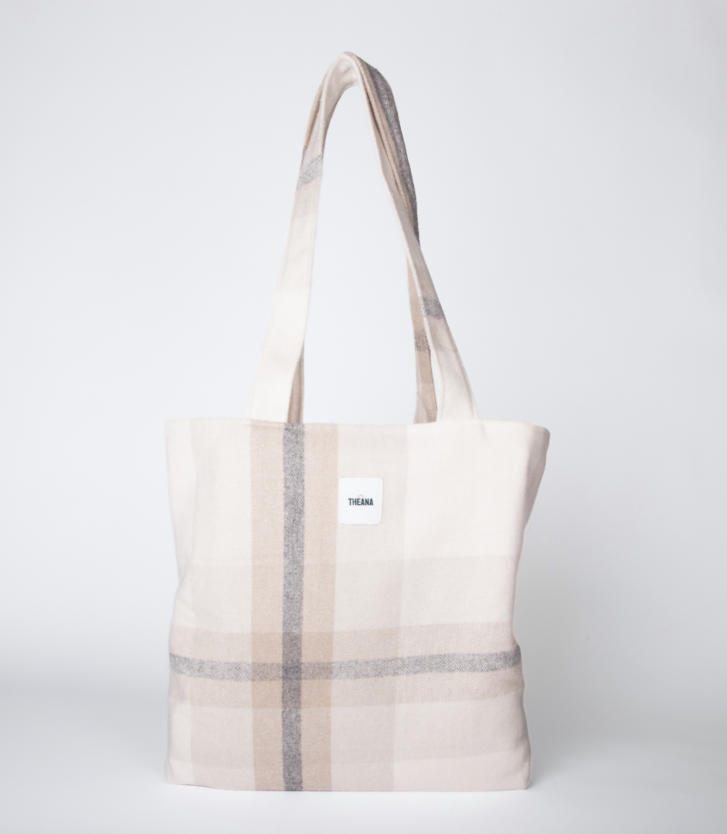 Tote bag à carreaux gris Theana tote bag à carreaux gris avec doublure rose et pochette intérieure – marque THEANA